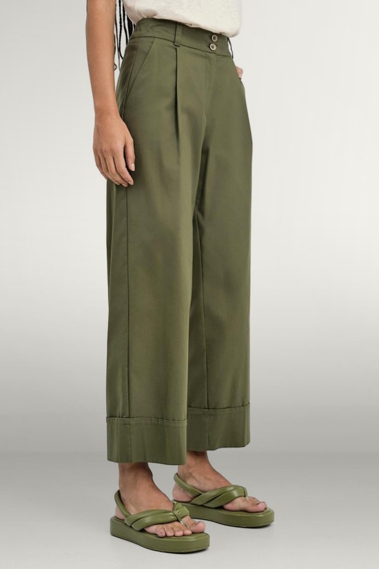 Γυναικείο λαδί παντελόνι κοντό με πιέτες - Eight 43-5093