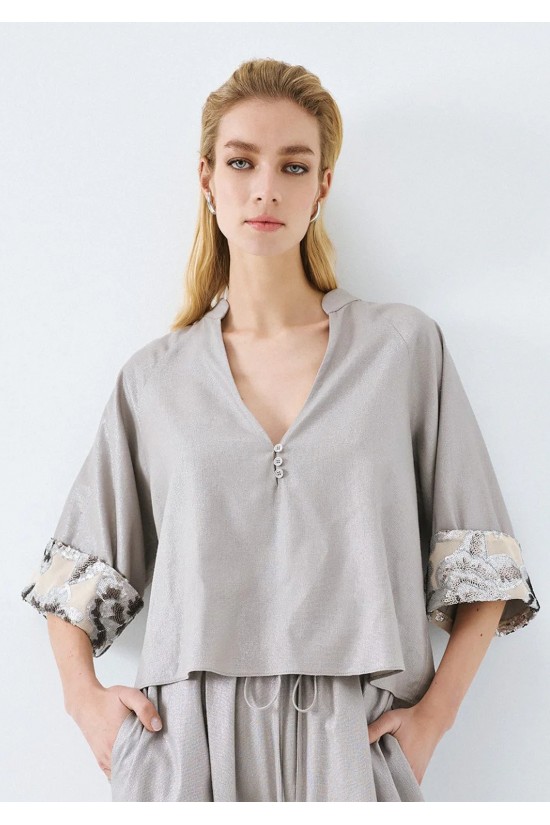 Γυναικεία ασημί μπλούζα με λεπτομέρεια παγιέτα - Access 63-2023 Γυναικεία ασημί μπλούζα με λεπτομέρεια παγιέτα - Access 63-2023