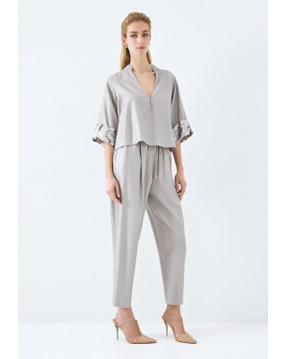 Γυναικεία ασημί μπλούζα με λεπτομέρεια παγιέτα - Access 63-2023