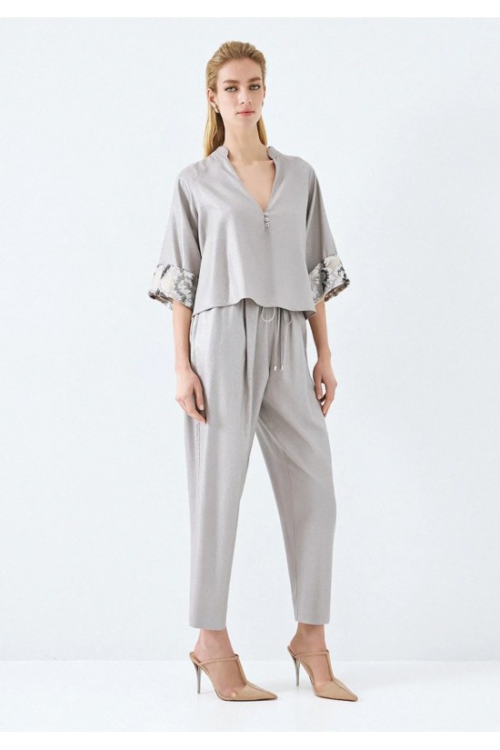 Γυναικεία ασημί μπλούζα με λεπτομέρεια παγιέτα - Access 63-2023 Γυναικεία ασημί μπλούζα με λεπτομέρεια παγιέτα - Access 63-2023