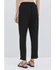 Γυναικείο μαύρο παντελόνι με λάστιχο και ρεβέρ - Access 63-5101 Γυναικείο μαύρο παντελόνι με λάστιχο και ρεβέρ - Access 63-5101