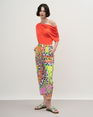 Ντραπέ μπλούζα με ασύμμετρη λαιμόκοψη - 33-2232