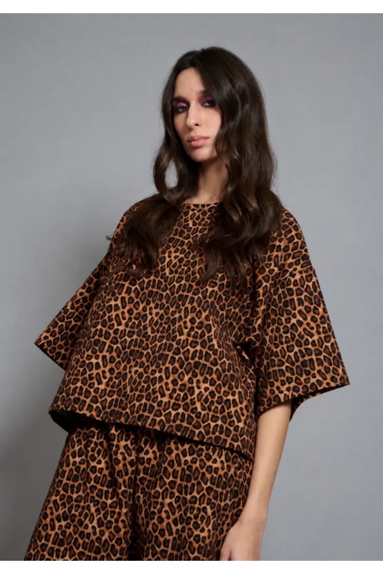 Γυναικεία λεοπάρ oversized μπλούζα - Collectiva Noir Voice Top Γυναικεία λεοπάρ oversized μπλούζα - Collectiva Noir Voice Top