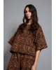 Γυναικεία λεοπάρ oversized μπλούζα - Collectiva Noir Voice Top Γυναικεία λεοπάρ oversized μπλούζα - Collectiva Noir Voice Top