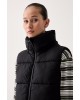 Γυναικείο μαύρο αμάνικο μπουφάν - DKNY DP6V3145 Γυναικείο μαύρο αμάνικο μπουφάν - DKNY DP6V3145