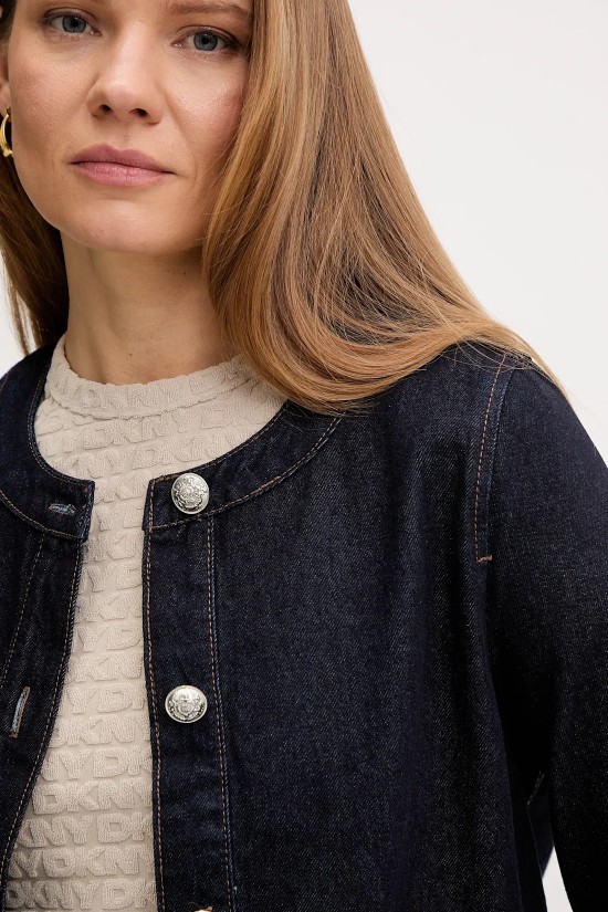 Γυναικείο σκούρο μπλε τζιν τζάκετ - DKNY DJ5J6196 Γυναικείο σκούρο μπλε τζιν τζάκετ - DKNY DJ5J6196
