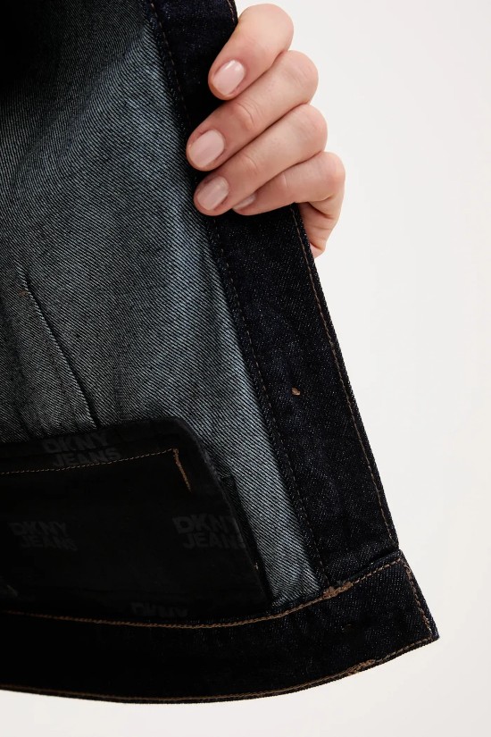 Γυναικείο σκούρο μπλε τζιν τζάκετ - DKNY DJ5J6196 Γυναικείο σκούρο μπλε τζιν τζάκετ - DKNY DJ5J6196