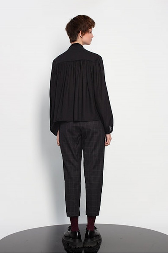 Γυναικεία μαύρη μπλούζα με V - Gaffer and Fluf LS70000.26