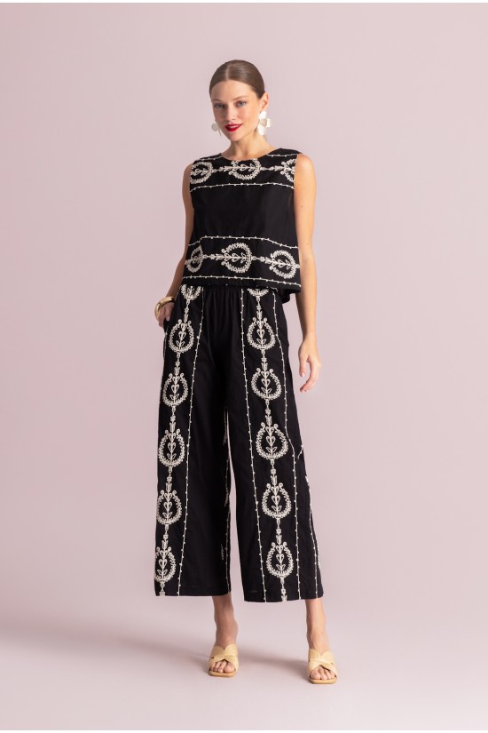 Γυναικεία μαύρη αμάνικη μπλούζα με κεντήματα - Moutaki 26.01.17