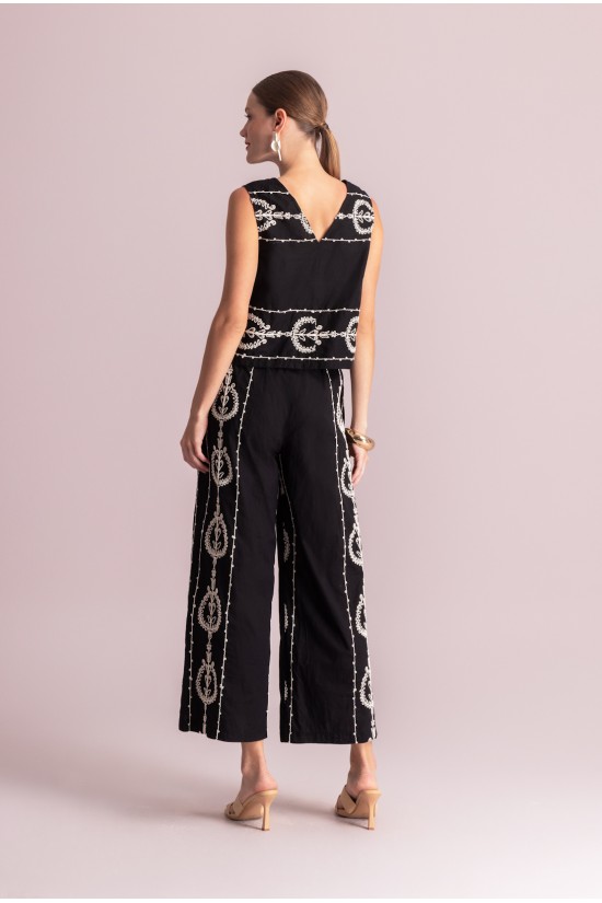 Γυναικεία μαύρη αμάνικη μπλούζα με κεντήματα - Moutaki 26.01.17