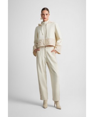 Γυναικεία εκρού cropped ζακέτα με καπιτονέ λεπτομέρειες - Moutaki 25.01.114 Γυναικεία εκρού cropped ζακέτα με καπιτονέ λεπτομέρειες - Moutaki 25.01.114