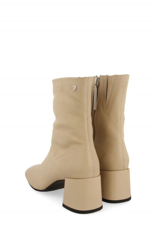 Women's off white leather boots - Gioseppo Artas 70824