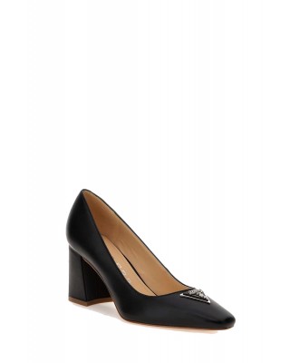 Γυναικεία μαύρη δερμάτινη γόβα - Guess Varlay FLTVR2LEA08 Γυναικεία μαύρη δερμάτινη γόβα - Guess Varlay FLTVR2LEA08