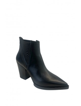 Women's black leather ankle boot - Iris Taty102