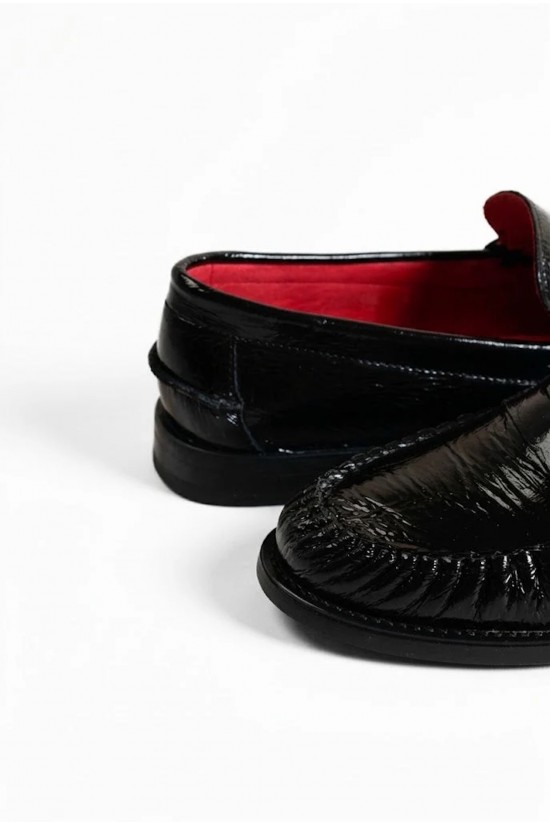 Γυναικεία μαύρα δερμάτινα loafers - KMB A7876