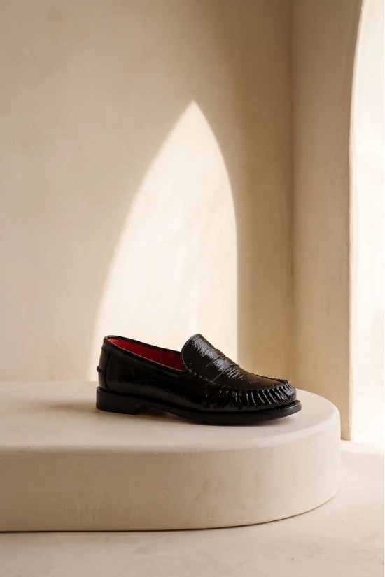 Γυναικεία μαύρα δερμάτινα loafers - KMB A7876