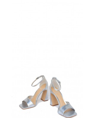 Γυναικείο ασημί δερμάτινο πέδιλο - Carrano 653001