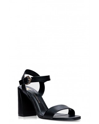 Γυναικεία μαύρα δερμάτινα πέδιλα - Carrano 651005	