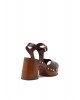 Γυναικεία καφέ δερμάτινα πέδιλα - Arezzo A1389600010002