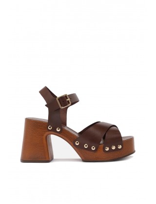 Γυναικεία καφέ δερμάτινα πέδιλα - Arezzo A1389600010002