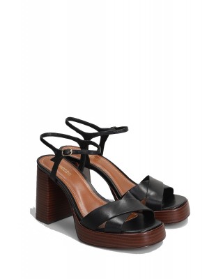 Γυναικεία μαύρα δερμάτινα πέδιλα - Arezzo A1389700020001