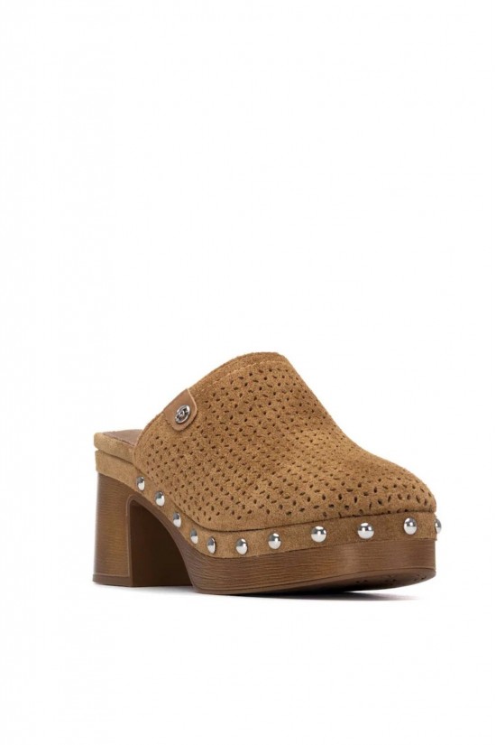 Γυναικεία δερμάτινα camel clogs - Carmela 163283 Γυναικεία δερμάτινα camel clogs - Carmela 163283
