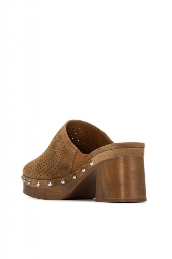 Γυναικεία δερμάτινα camel clogs - Carmela 163283 Γυναικεία δερμάτινα camel clogs - Carmela 163283
