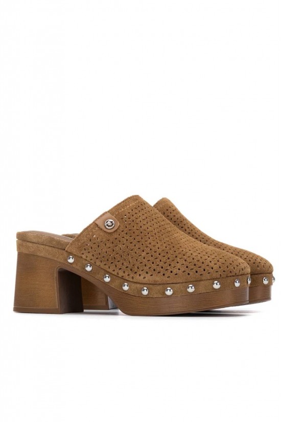 Γυναικεία δερμάτινα camel clogs - Carmela 163283 Γυναικεία δερμάτινα camel clogs - Carmela 163283