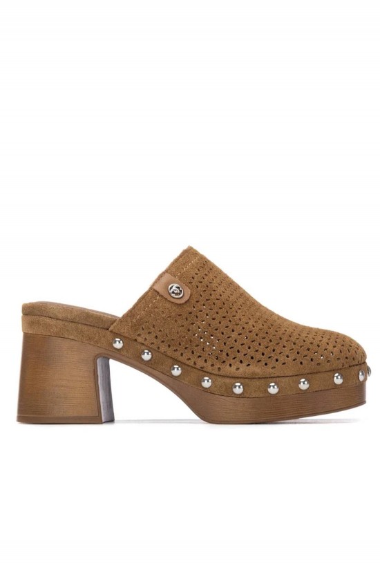 Γυναικεία δερμάτινα camel clogs - Carmela 163283 Γυναικεία δερμάτινα camel clogs - Carmela 163283