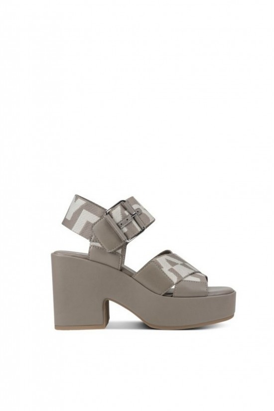 Γυναικείο πέδιλο με χοντρό τακούνι - DKNY Makario Natural K2677443